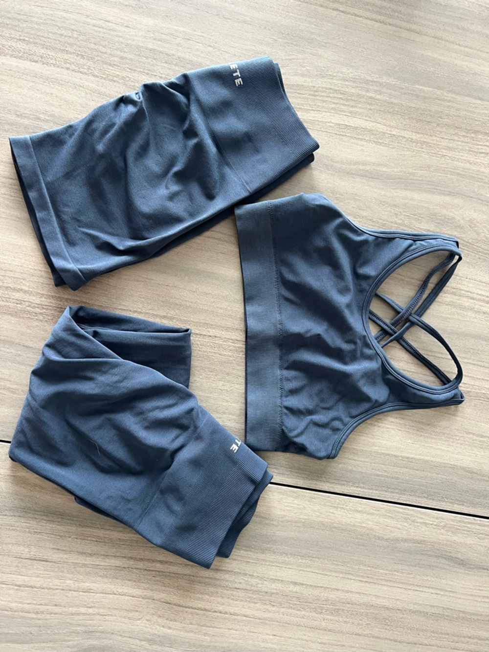 Alphalete Athletics Leggings, Shorts and Bra SET